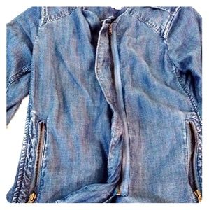 Gap zipper jacket